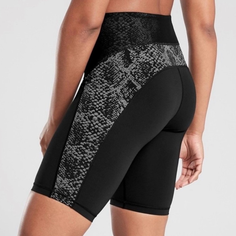 Athleta Stay Fly 9” Shorts Compression Reflective Medium
